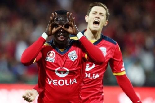 Awer Mabil celebra a su ganador contra Brisbane Roar ABC