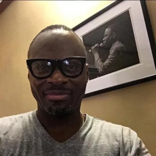 Ayo Shonaiya lamenta sobre el aeropuerto