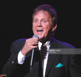 Bobby Vinton durante Bobby Vinton Encabeza el Teat...