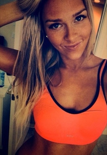 Camille Kostek s Sexy Instagram Fotos Foto 7