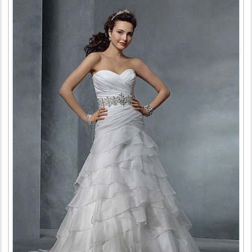 Me encanta este vestido de Alfred Angelo lejos en el futuro