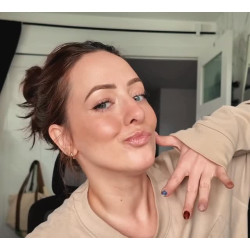 Brittany Marie, YouTuber, de 33 a&ntilde;os